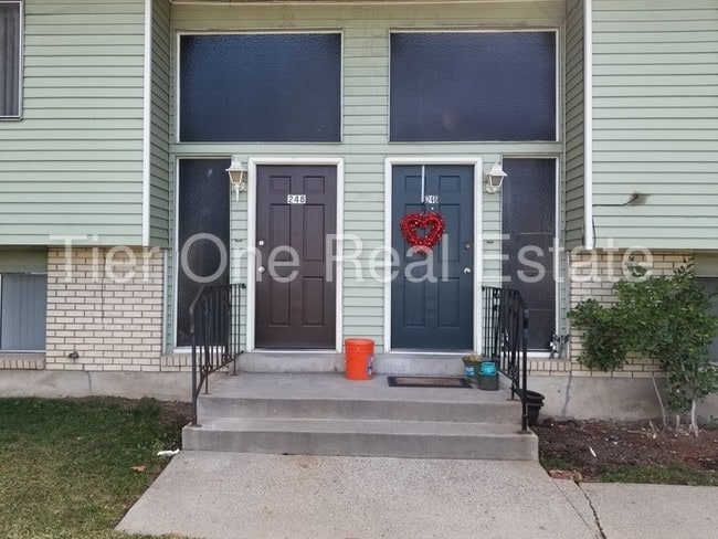 Building Photo - 248 E Crestone Ave