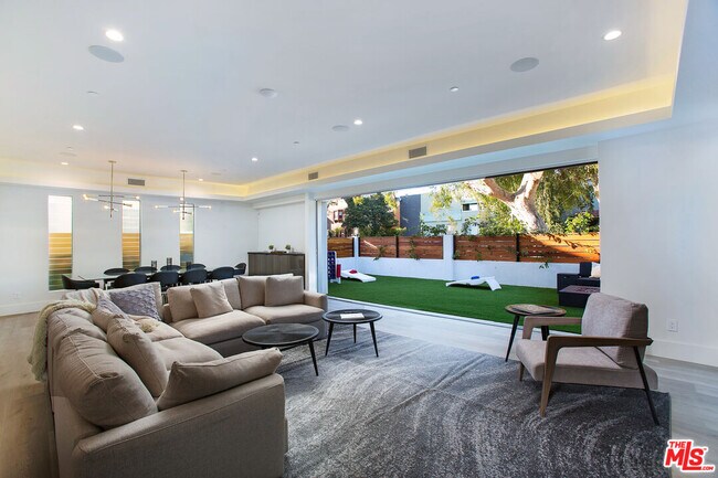 Foto del edificio - 6066 Saturn St