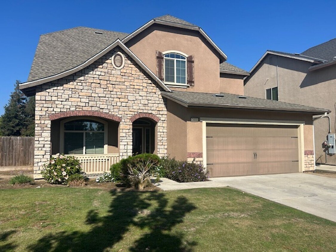 Foto principal - 4 bedroom 2 bathroom in NW Visalia coming ...