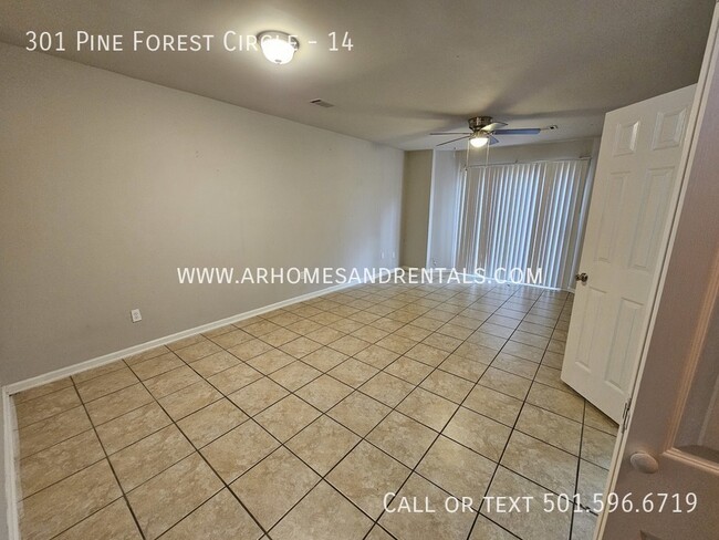 Foto del edificio - 301 Pine Forest Cir - 14 | $895 | 2 beds, ...