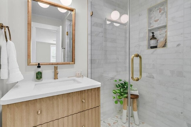 Building Photo - 259 E Bay St