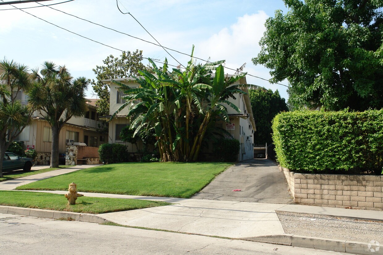 Foto principal - 14308 Dickens St