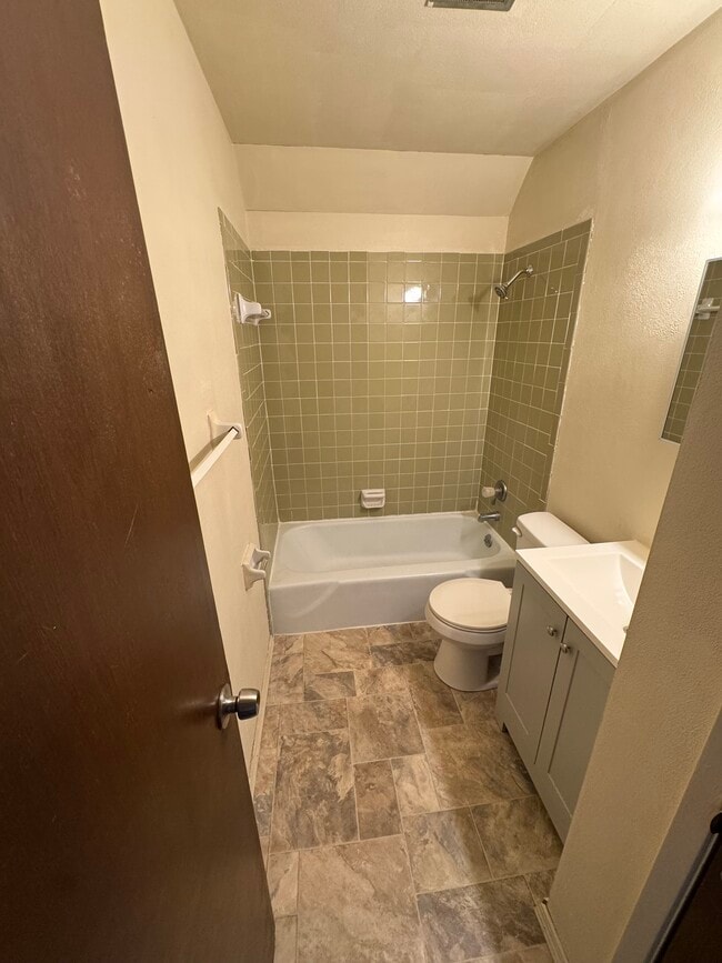 Building Photo - 109 Lee Dr