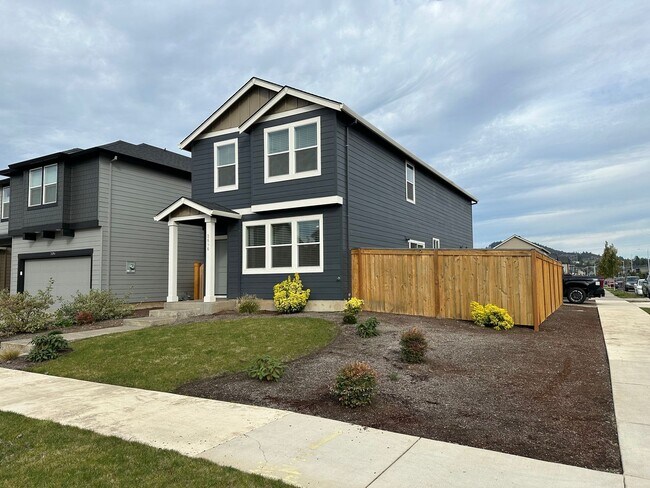 Photo - 4 bedroom 2.5 bathroom home!