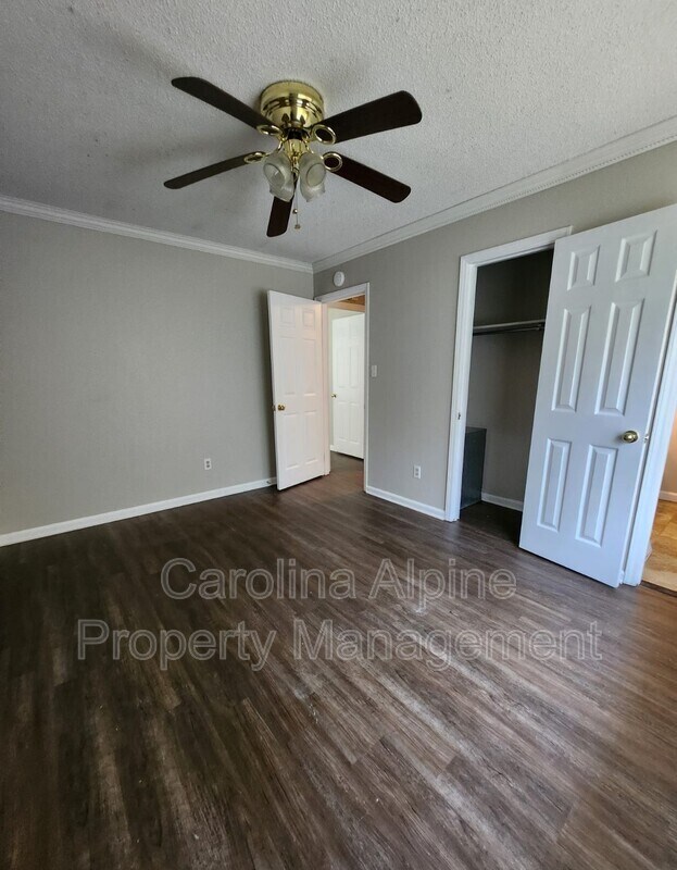Primary Photo - 1521 Rolling Meadow Ln