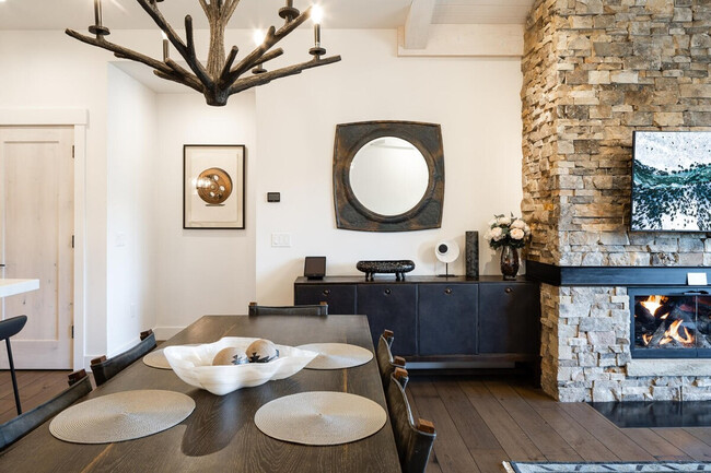 Building Photo - 12 Wildwood Rd W