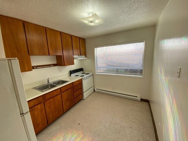 Building Photo - 550 SW Levens St