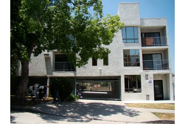 Building Photo - 957 S St Andrews Pl