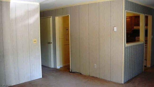 Building Photo - 808 Eves Dr