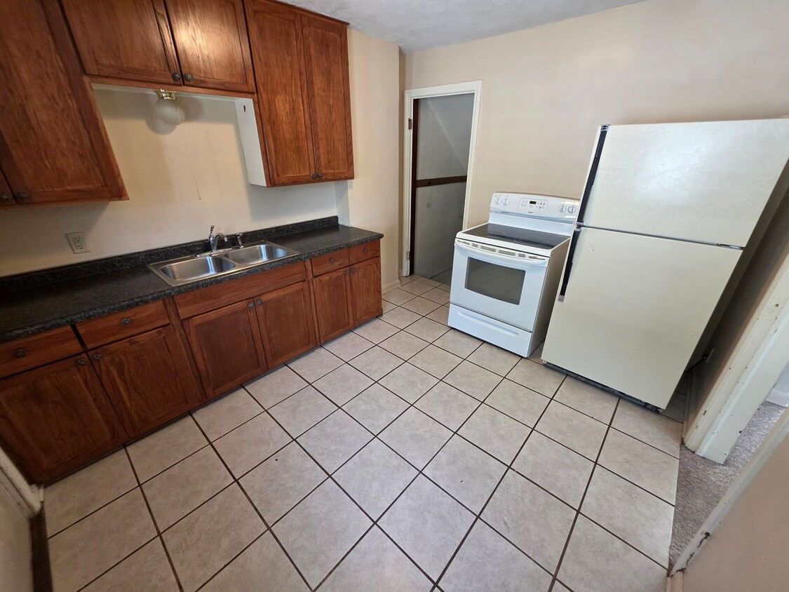 Primary Photo - 626-628 Ripley Ave