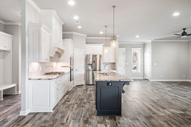 Building Photo - 9541 Oak Forest Ln