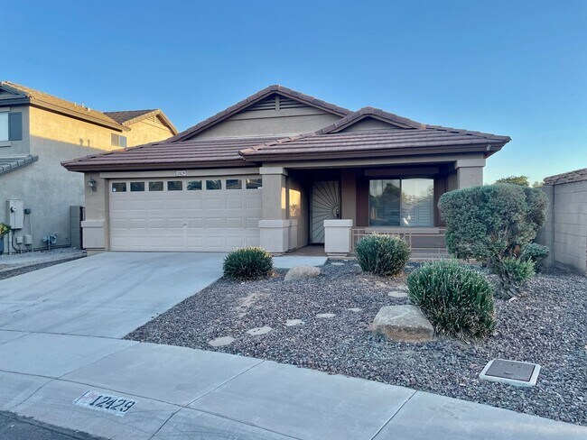 Building Photo - Single Level 3 Bedroom + Office! Beautiful...