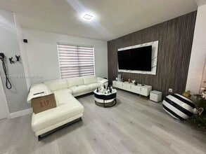 Building Photo - 9350 SW 171st Ct