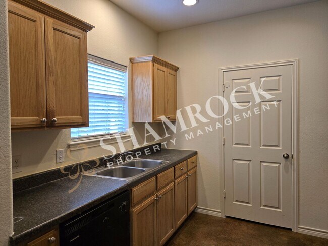 Foto del edificio - Chambers Creek Condos