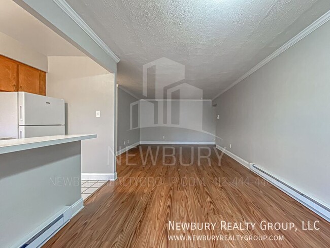 Building Photo - Charming Move-In Ready 2 Bedroom Apartment