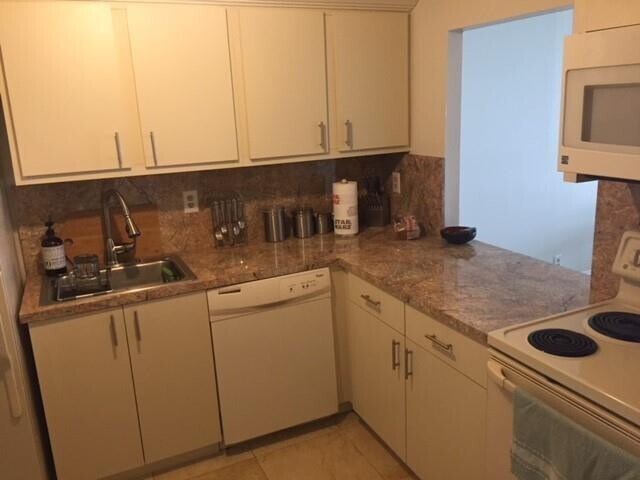 Foto del edificio - 200 Leslie Dr