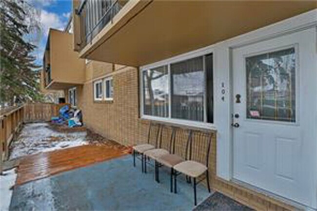 Building Photo - 607 69 Av SW