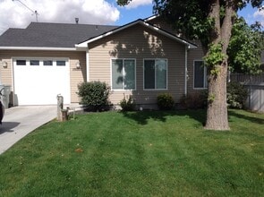 Building Photo - 10000 Utahna Rd