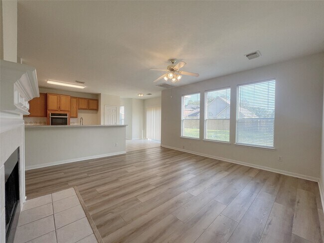 Foto del edificio - 5723 Ames Crossing