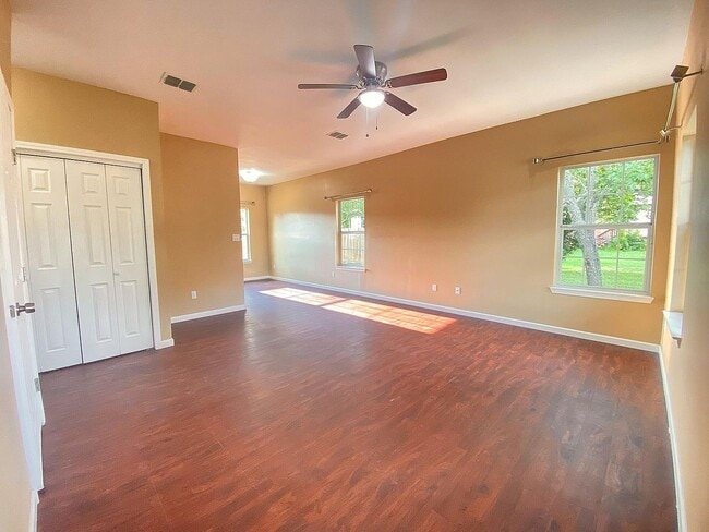 Building Photo - 153 Ivy Ave
