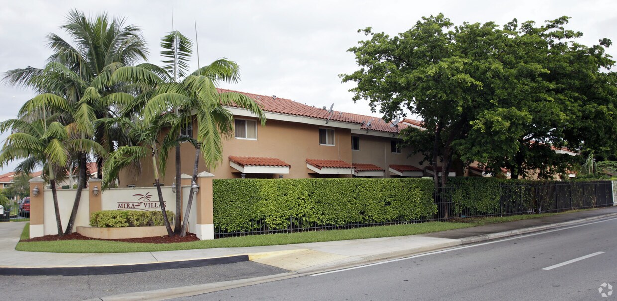 Mira Villas Apartments in Miami, FL
