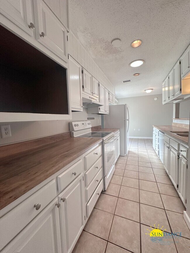 Building Photo - Beautiful 3 Bedroom Home in Mary Esther