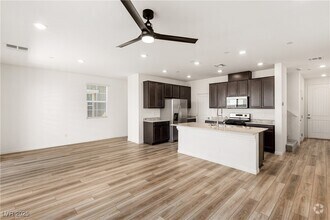 Building Photo - 2307 Teatro Ave