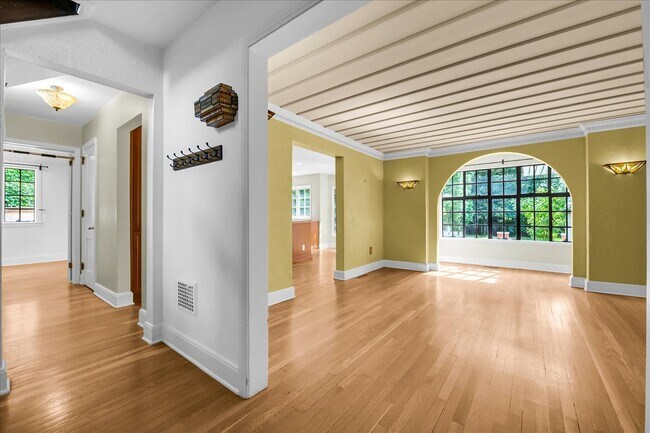 Foto del edificio - 455 Linden Rd