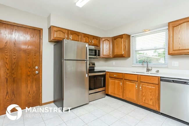 Building Photo - 910 Silverstone Dr