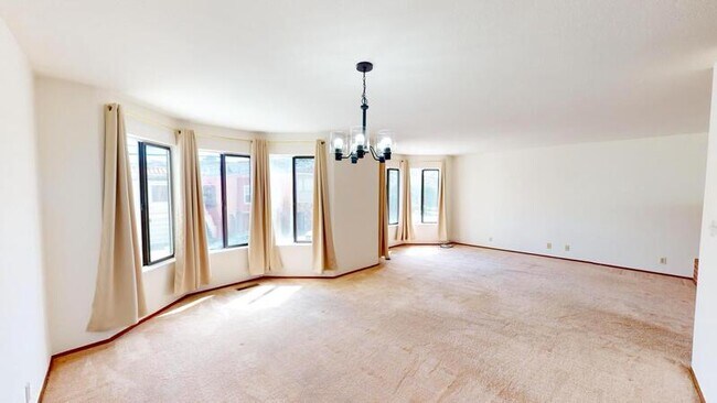 Building Photo - 534 Holloway Ave