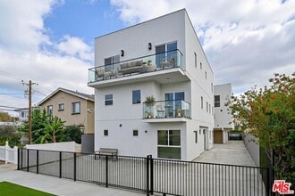 Building Photo - 1108 Queen Anne Pl