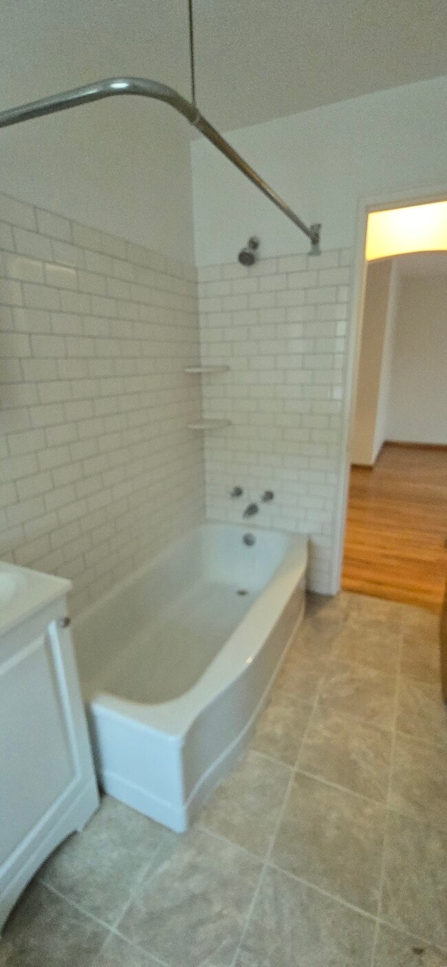 Building Photo - 4900 Chicago