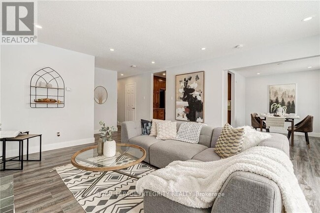 Building Photo - 2636 Hickson Crescent