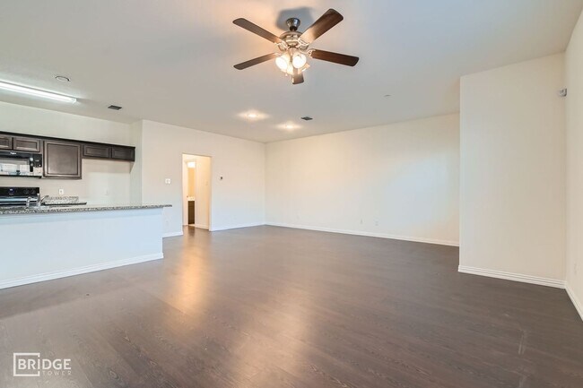 Foto del edificio - 1420 Lakecrest Ln