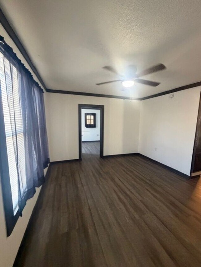 Foto del edificio - Beautifully Remodeled 3 Bedroom, 1 Bath Home – Move-In Ready!