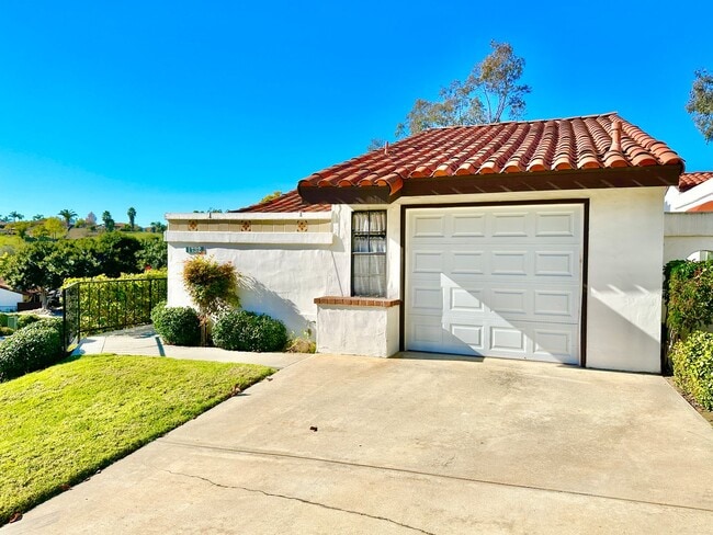 Building Photo - Sweet Single-Story, Completely Detached, Home in the Picturesque Fallbrook Village HOA Community!