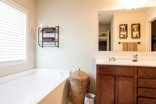 Foto del edificio - 4825 Roseman Trail