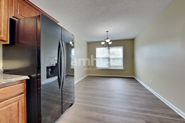 Building Photo - 57 Springwater Dr