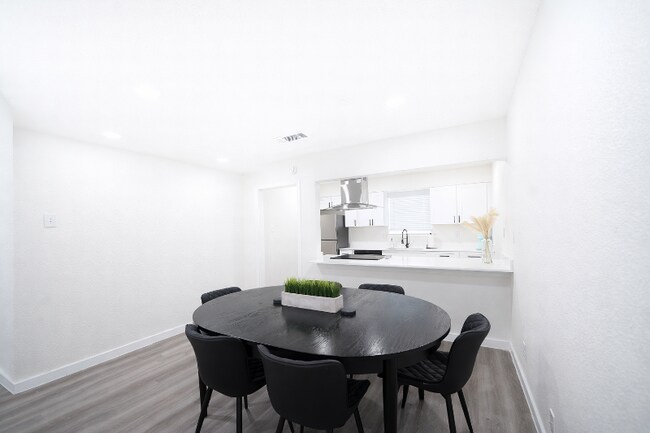 Foto del edificio - 5221 Bonita Ave