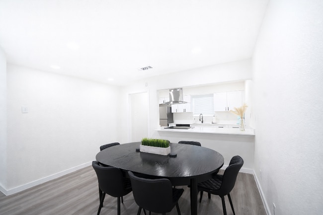 Building Photo - 5221 Bonita Ave