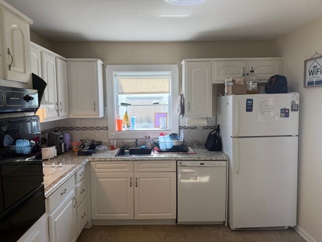 Building Photo - 121 Oregon Ave