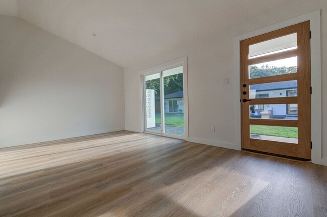 Building Photo - STUNNING Recently Remodeled in ZILKER 1bed...