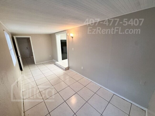 Foto del edificio - 4802 Burgundy Ln