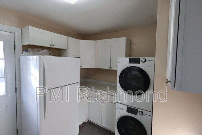 Building Photo - 2110 Clarke St