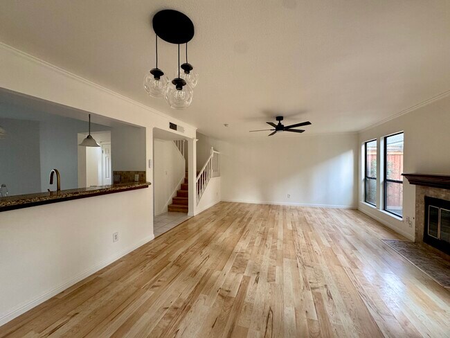 Foto del edificio - 983 E Foxhill Dr