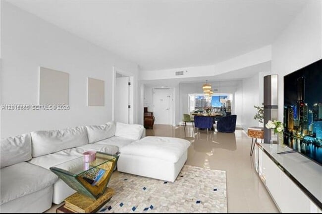 Photo - 1000 W Island Blvd Apartment