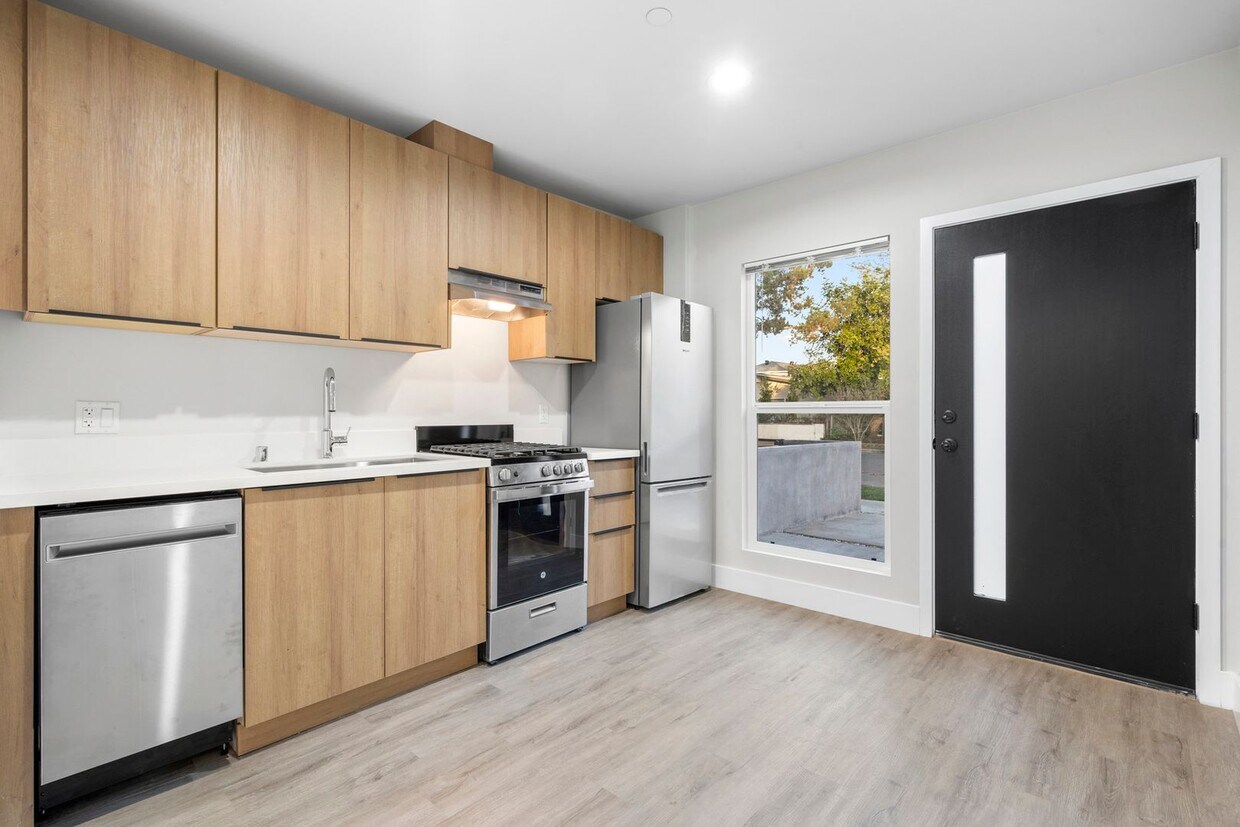 Foto principal - 1825 S Orange Dr