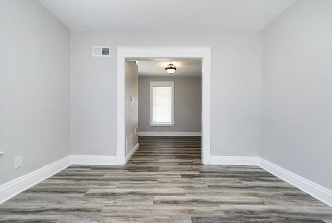 Building Photo - Large Beautiful Home, Close to Fort Riley