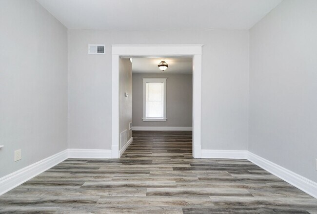 Foto del edificio - Large Beautiful Home, Close to Fort Riley