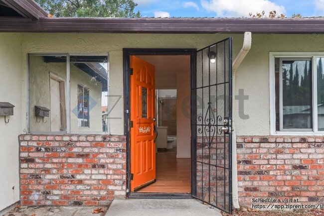 Foto del edificio - 909 N Estates Dr